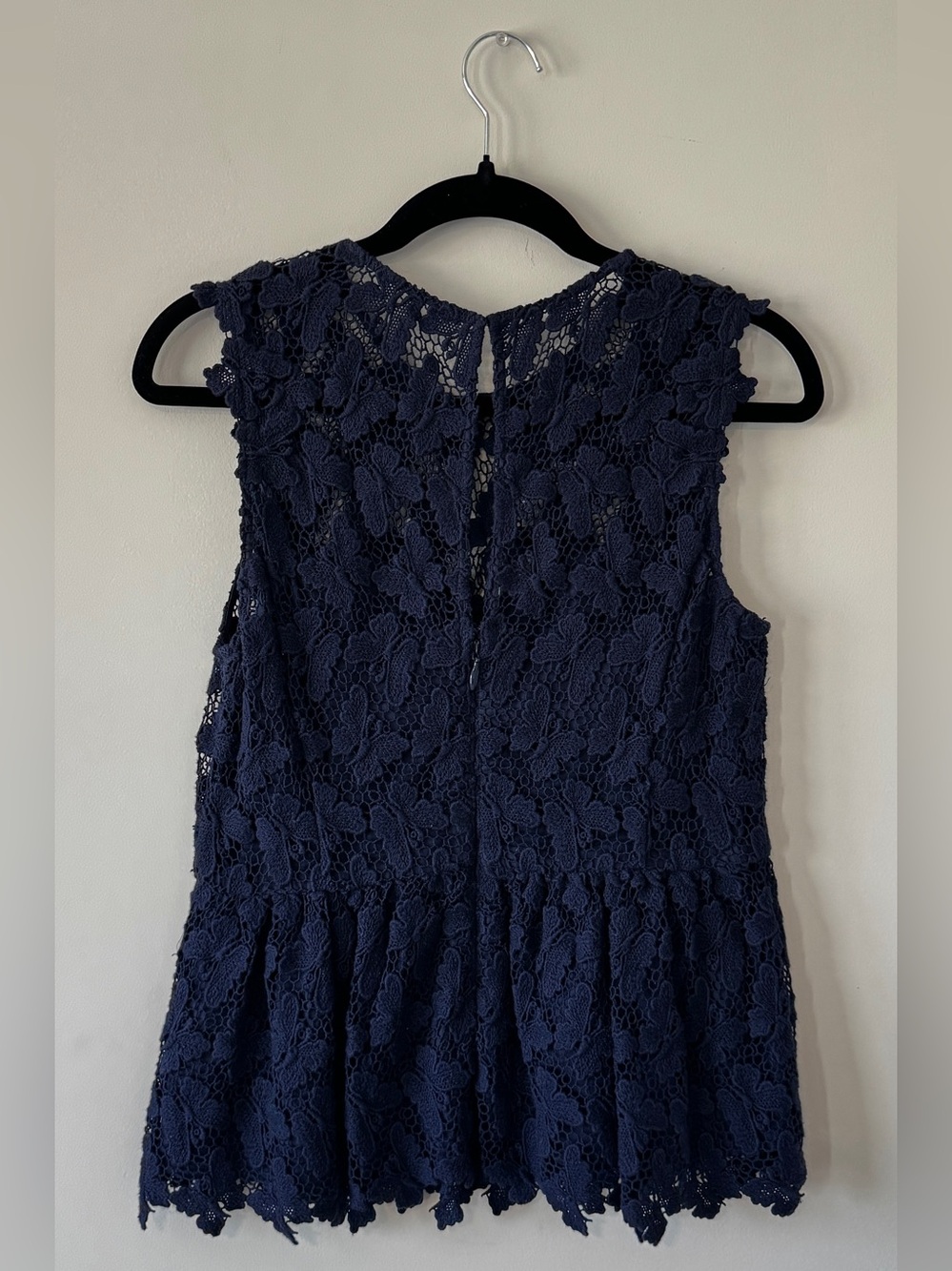 Lilly Pulitzer Aubree Top Navy Blue Papillion Lace Peplum NWT Size 8 - Picture 5 of 8